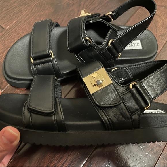 ✨BNIB✨ Steve Madden Sandals with gold hardware - Picture 4 of 7